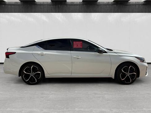 Used 2025 Nissan Altima 2.5 SR w/ SR Premium Package FWD image 6