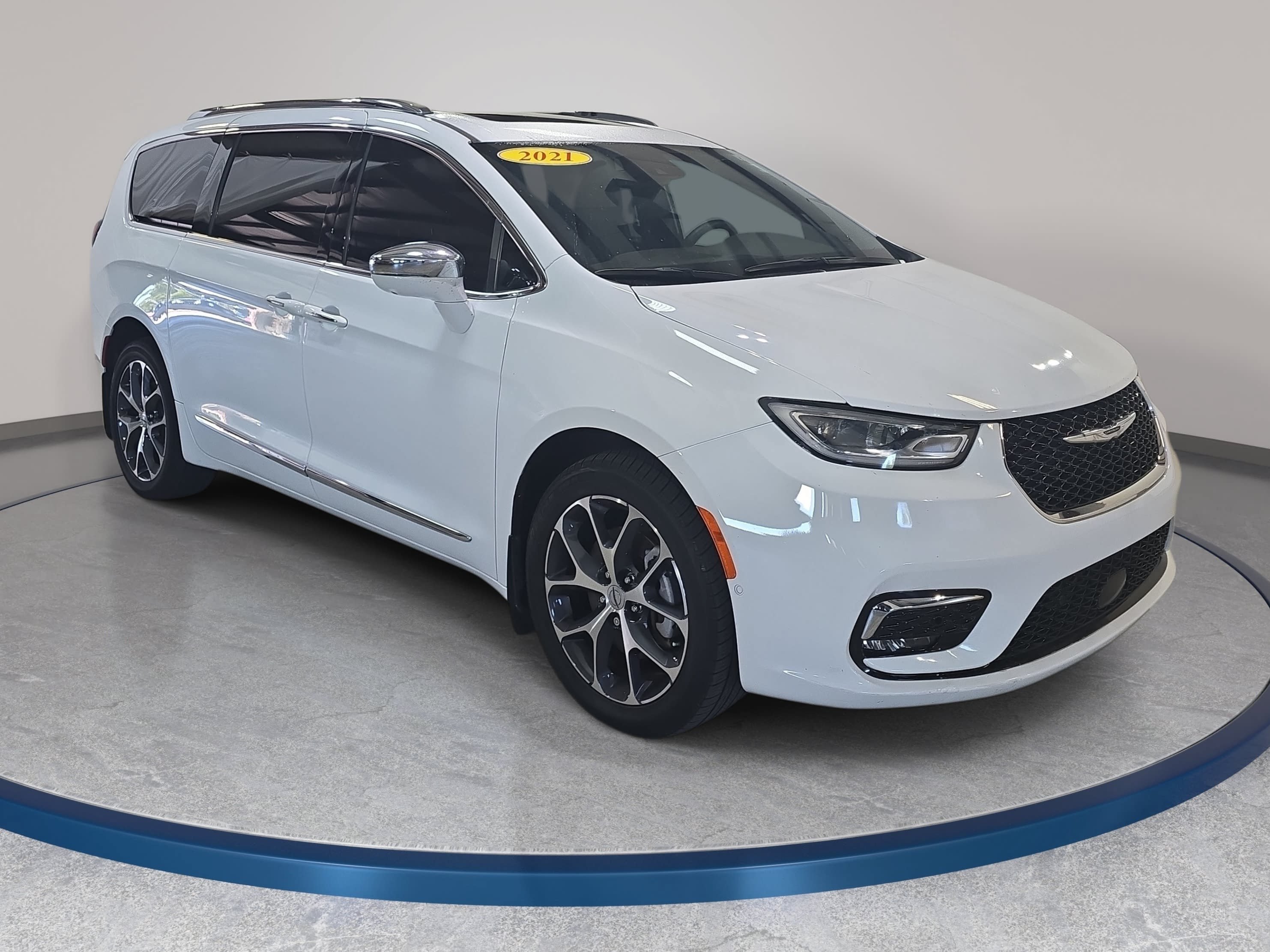 Used 2021 Chrysler Pacifica Limited w/ Uconnect Theater Family Group AWD/4WD image 4