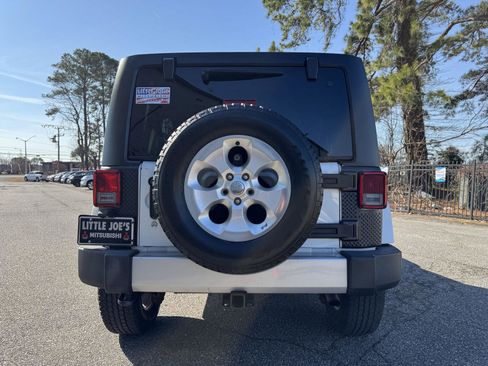 Used 2015 Jeep Wrangler Unlimited Sahara w/ Connectivity Group image 6