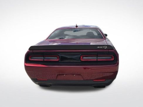 Used 2017 Dodge Challenger SRT Hellcat RWD image 4