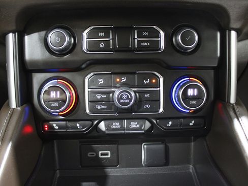 Used 2024 Chevrolet Tahoe LT w/ Luxury Package image 23