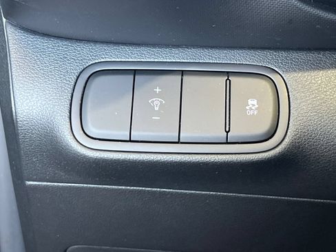 Used 2025 Hyundai Venue SEL FWD image 36