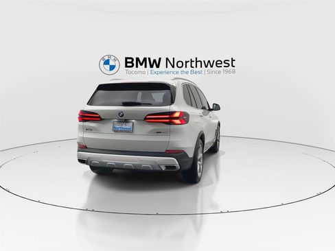 Used 2024 BMW X5 xDrive40i w/ Premium Package image 2
