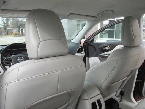 Used 2020 Jeep Cherokee Limited image 58