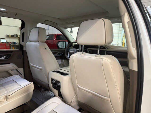 Used 2021 GMC Yukon XL Denali AWD/4WD image 15