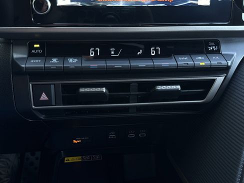 Used 2025 Toyota Camry SE FWD image 20
