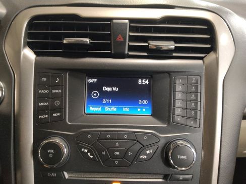 Used 2018 Ford Fusion SE image 25