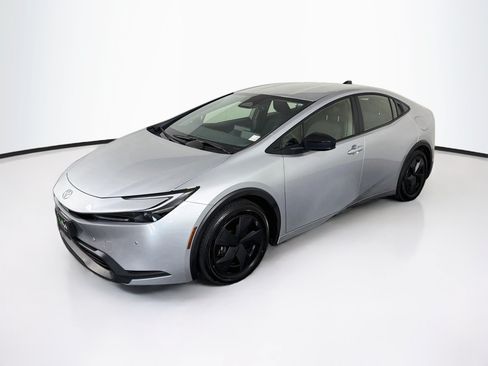 Used 2026 Toyota Prius LE FWD image 3