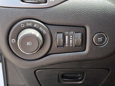 Used 2022 Jeep Cherokee Limited AWD/4WD image 25