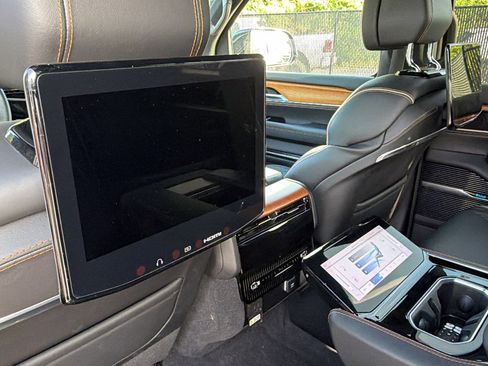 Used 2024 Jeep Grand Wagoneer Series III w/ Rear Seat Video Group 1 AWD/4WD image 27