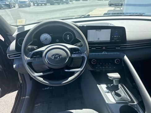 Used 2023 Hyundai Elantra SEL w/ Convenience Package FWD image 6