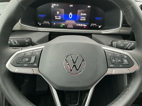 New 2025 Volkswagen Taos SE image 19