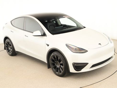 Used 2023 Tesla Model Y Long Range image 37