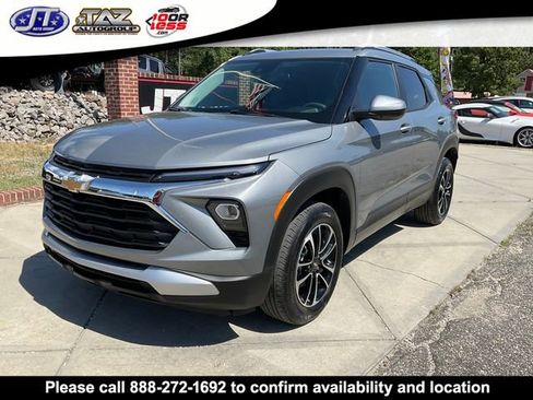 Used 2025 Chevrolet TrailBlazer LT AWD/4WD image 3