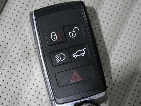 Used 2025 Land Rover Discovery S AWD/4WD image 31
