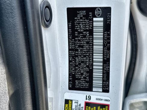 Used 2025 Toyota Camry LE FWD image 28