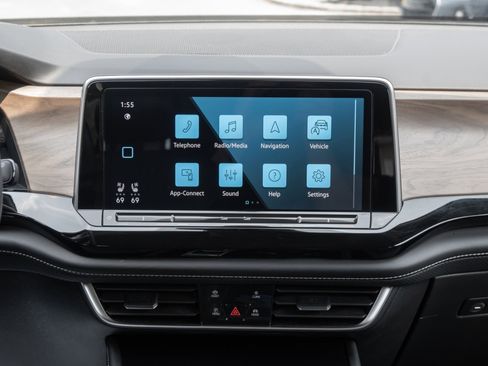 Used 2024 Volkswagen Atlas SE image 22