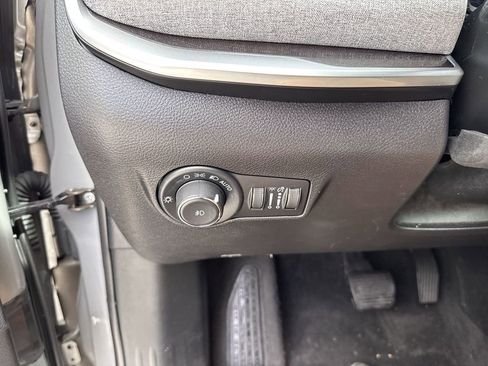 Used 2023 Jeep Compass Latitude w/ Sun and Sound Group image 57