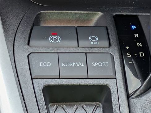Used 2025 Toyota RAV4 XLE FWD image 16