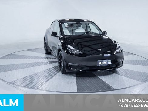 Used 2024 Tesla Model Y Long Range AWD/4WD image 16