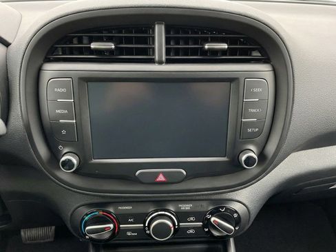 Used 2025 Kia Soul LX w/ LX Technology Package FWD image 20