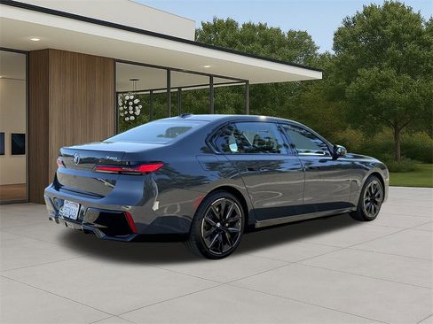 Used 2025 BMW 740i w/ Premium Package image 7