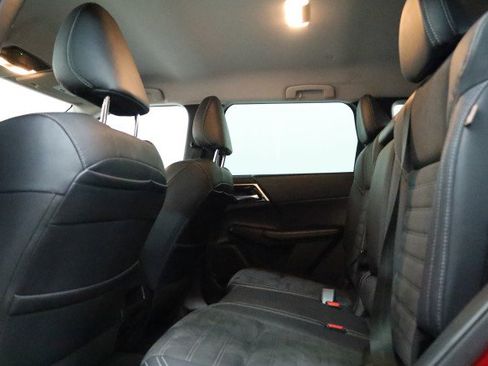 Used 2023 Mitsubishi Outlander SE image 22