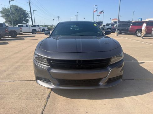 Used 2023 Dodge Charger SXT RWD image 2