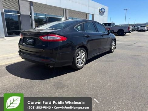 Used 2016 Ford Fusion SE FWD image 7