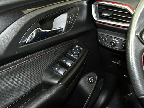 Used 2021 Chevrolet TrailBlazer RS w/ Sun and Liftgate Package image 33