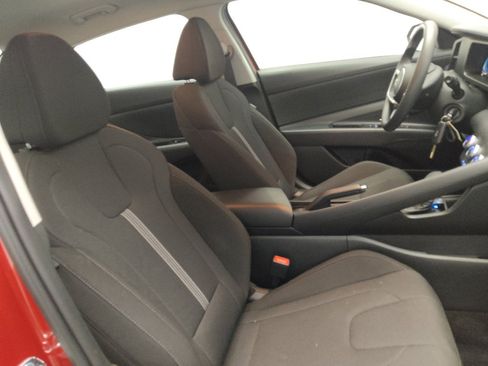 Used 2025 Hyundai Elantra SE FWD image 21