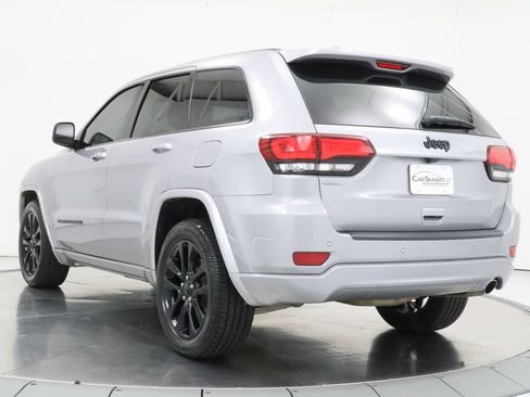 Used 2020 Jeep Grand Cherokee Altitude RWD image 3