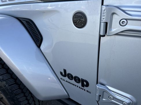 Used 2023 Jeep Gladiator Sport image 12