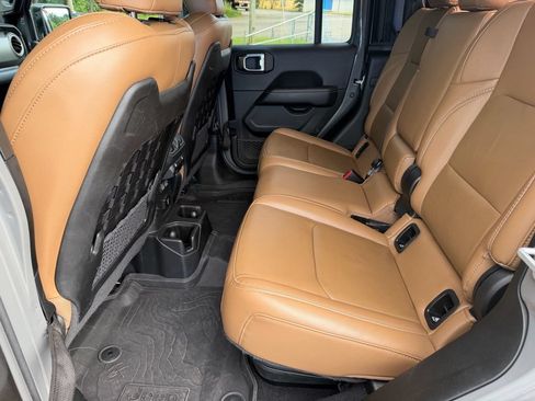 Used 2022 Jeep Gladiator Rubicon w/ Cold Weather Group AWD/4WD image 14