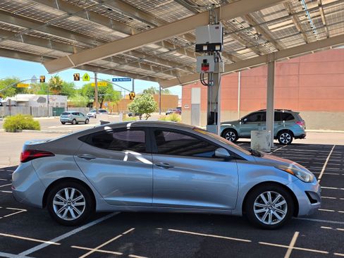 Used 2016 Hyundai Elantra SE w/ Option Group 02 FWD image 6