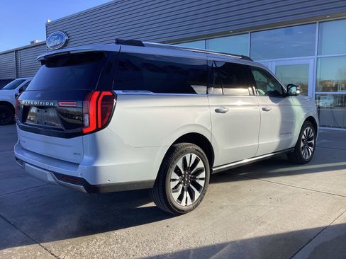 Used 2025 Ford Expedition Max Platinum w/ Driver's Package image 3