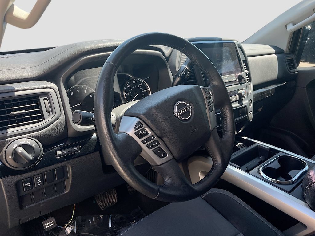 Used 2024 Nissan Titan SV w/ SV Convenience Package AWD/4WD image 11