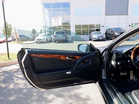 Used 2011 Mercedes-Benz SL 550 image 30