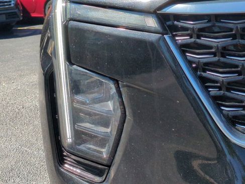 Used 2025 Cadillac XT4 Premium Luxury image 10