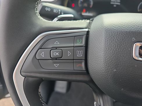 New 2025 Jeep Grand Cherokee Altitude image 17