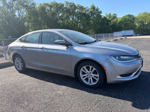Used 2016 Chrysler 200 Limited w/ Convenience Group FWD image 5