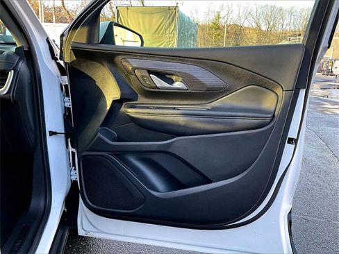 Used 2024 GMC Terrain SLE image 19