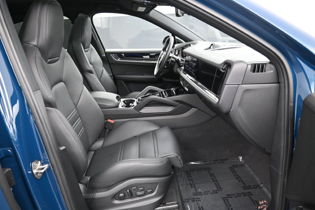 Certified 2024 Porsche Cayenne Coupe AWD/4WD image 29