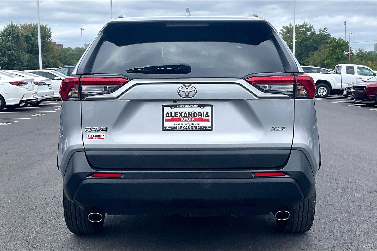 Used 2024 Toyota RAV4 XLE FWD image 4