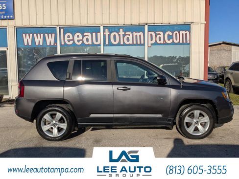 Used 2016 Jeep Compass Latitude image 3