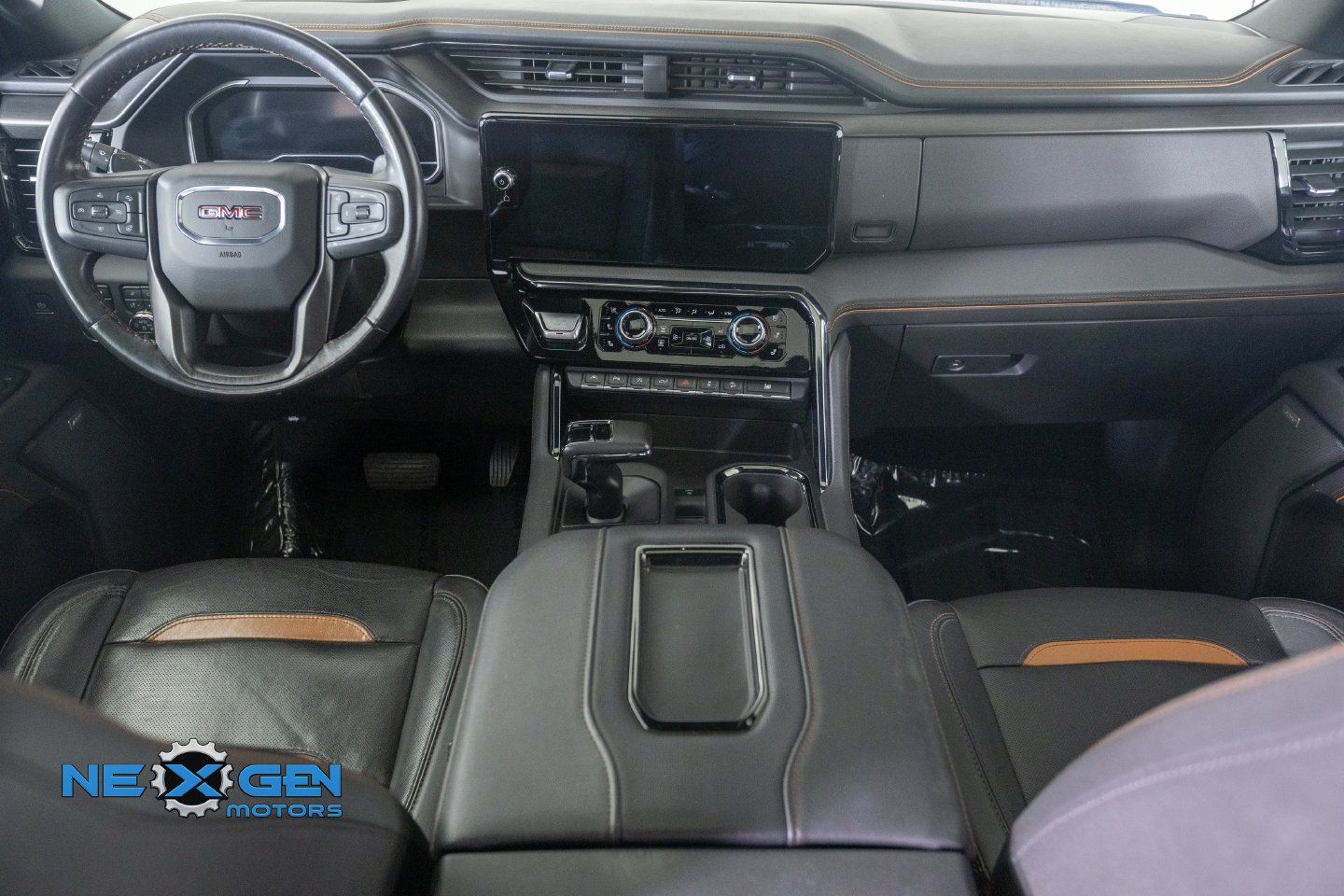 Used 2022 GMC Sierra 1500 AT4 w/ AT4 Premium Package AWD/4WD image 4