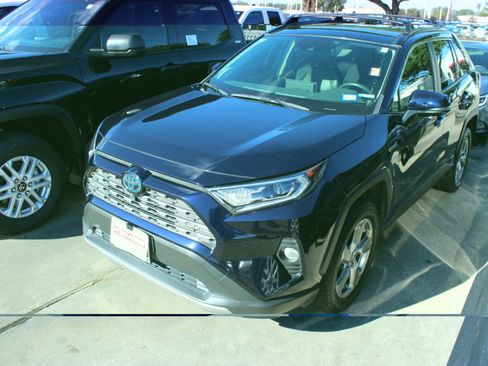 Used 2020 Toyota RAV4 Limited AWD/4WD image 6