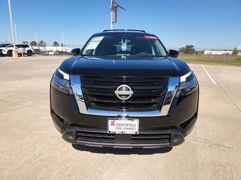 Certified 2025 Nissan Pathfinder SV image 9