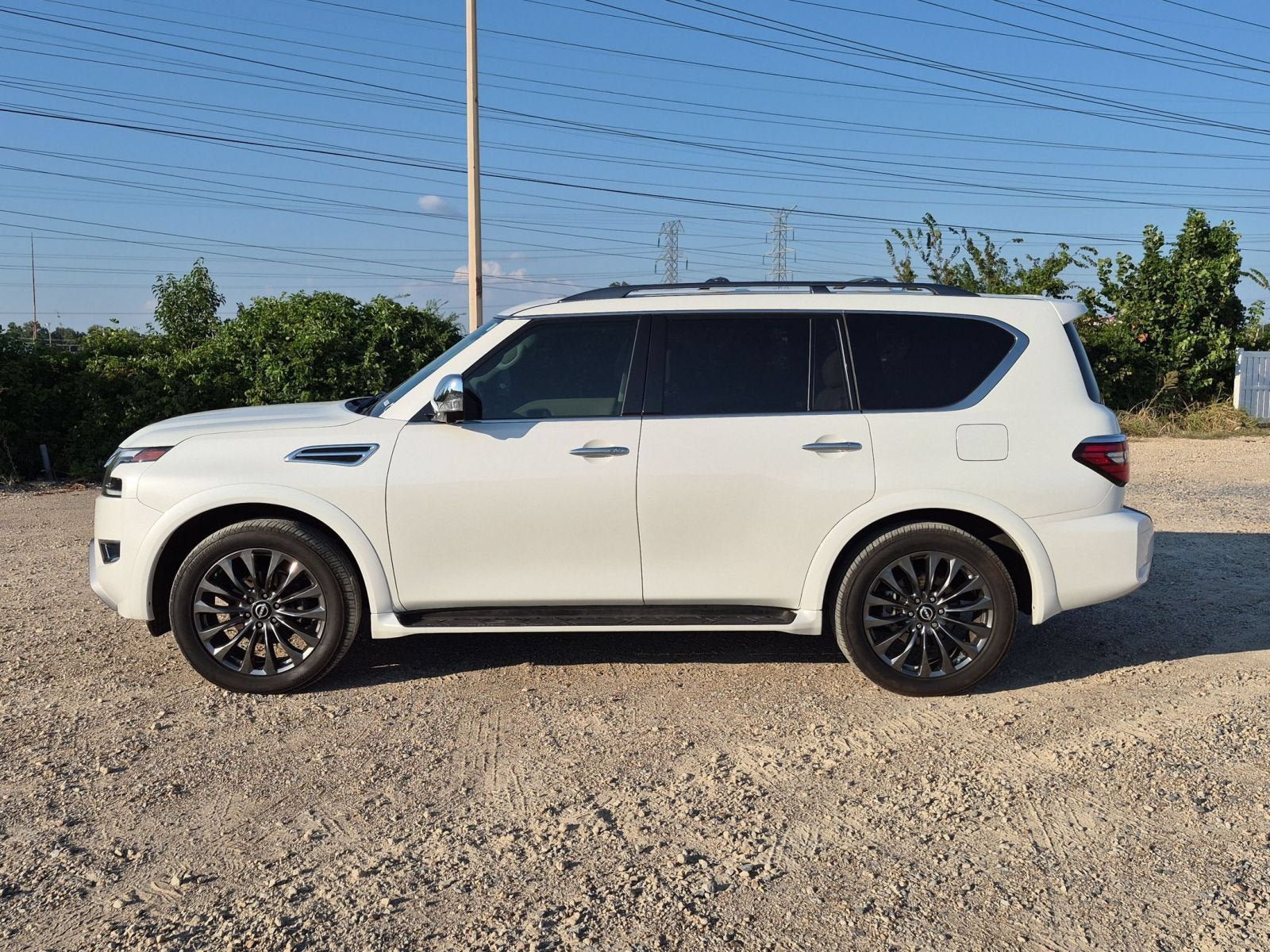 Used 2024 Nissan Armada Platinum w/ Captain's Chairs Package RWD image 2