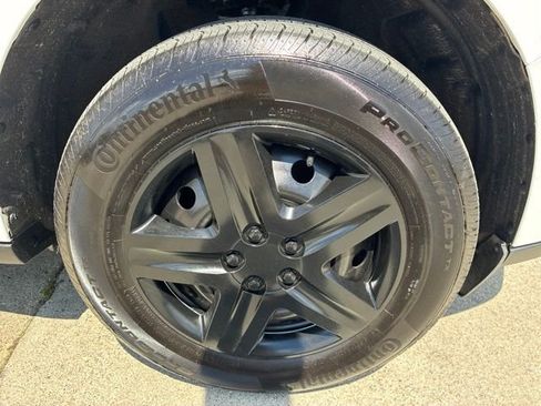 Used 2025 Ford Maverick XL w/ Equipment Group 102A AWD/4WD image 9